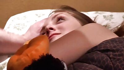 Chick si tappa il culo con un dildo video porn romantico e poi si fa tappare la figa
