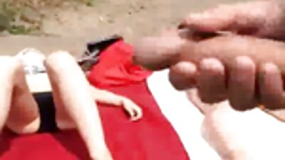 Casalinga sporcacciona si sta video porn romantico sbattendo il vicino dal grosso cazzo