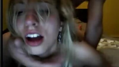 Una ragazza francese mostra la sua figa pelosa mentre viene penetrata video di sesso romantico