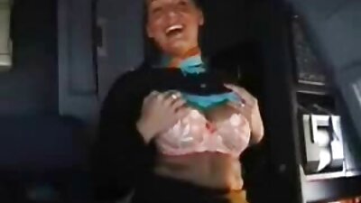 Una ragazza formosa si stringe le tette video porno gratis romantico durante il sesso