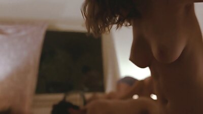 Una ragazza con una figa sexy sta film porno romantic ricevendo un cazzo duro nella sua fica