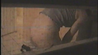 Una porno sensuale romantico cosa magra a cui piace mettersi in mostra è sul letto, a farsi scopare