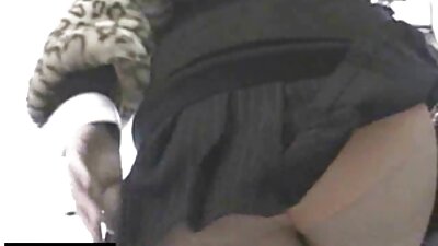Un ragazzone sta scopando una bella mora con i sex video romantico capelli ricci nel video