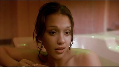 Bionda in lingerie sexy sta prendendo una martellante hardcore video porn romantico